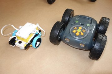 Robotické hračky v družině